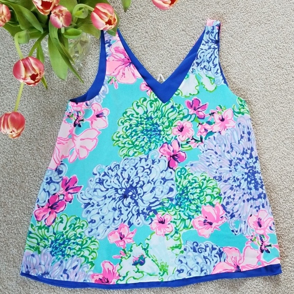 Lilly Pulitzer Tops - Lily Pulitzer Reversable Florin V Neck Medium